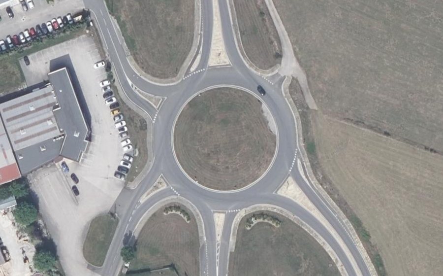 Vue aérienne du Rond-point anonyme n°202657450