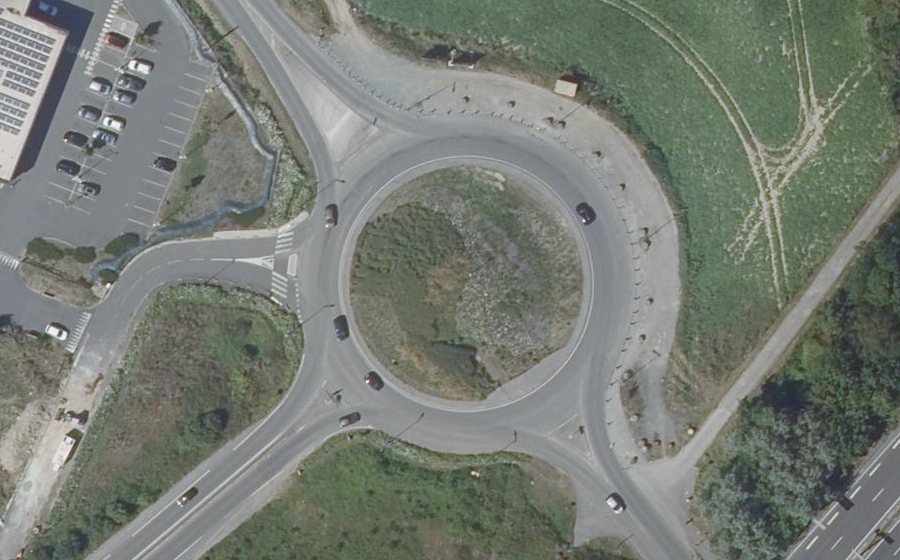 Vue aérienne du Rond-point anonyme n°202660798