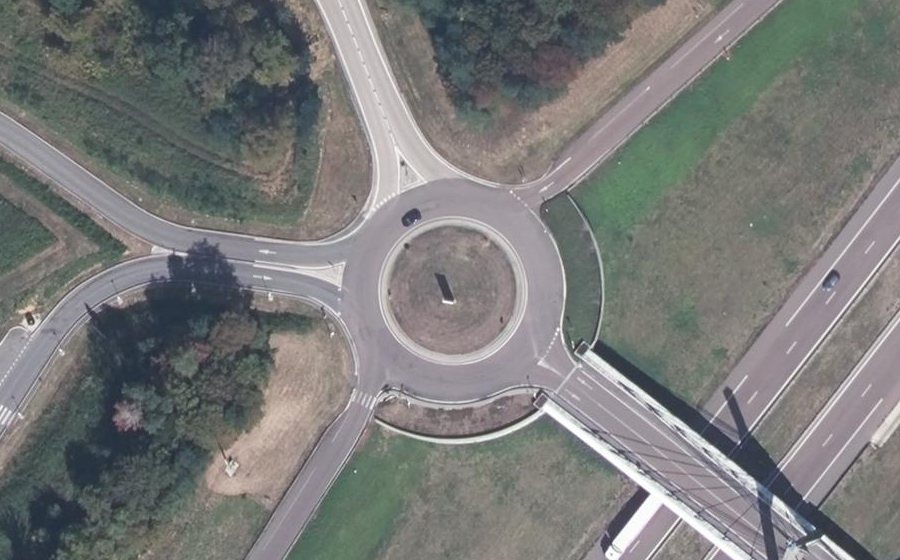 Vue aérienne du Rond-point anonyme n°20267685