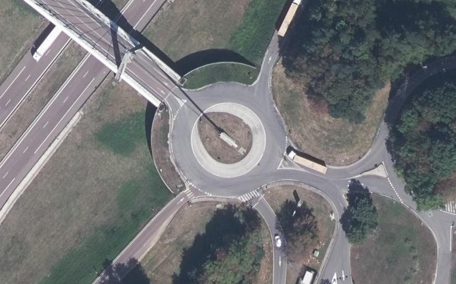 Vue aérienne du Rond-point anonyme n°20267693