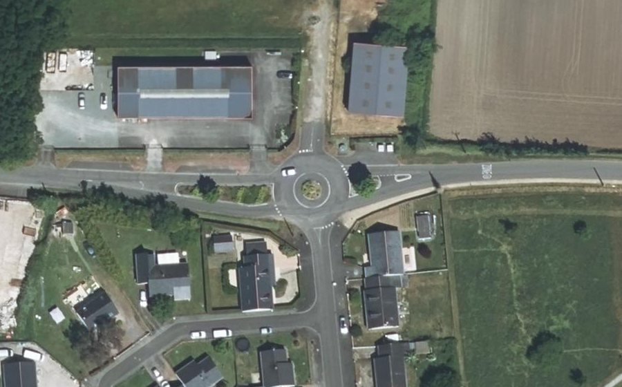 Vue aérienne du Rond-point anonyme n°202725638