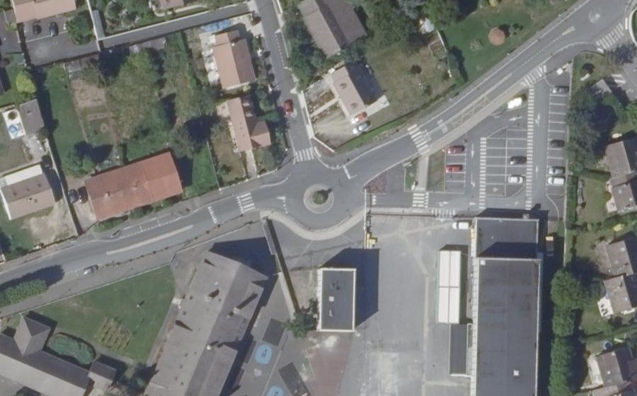 Vue aérienne du Rond-point anonyme n°202975215