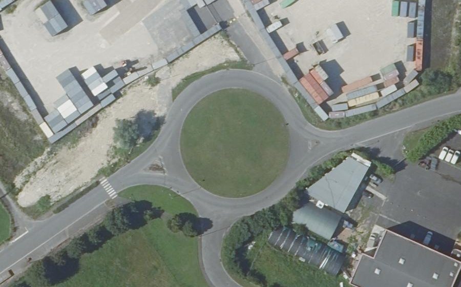Vue aérienne du Rond-point anonyme n°202985133