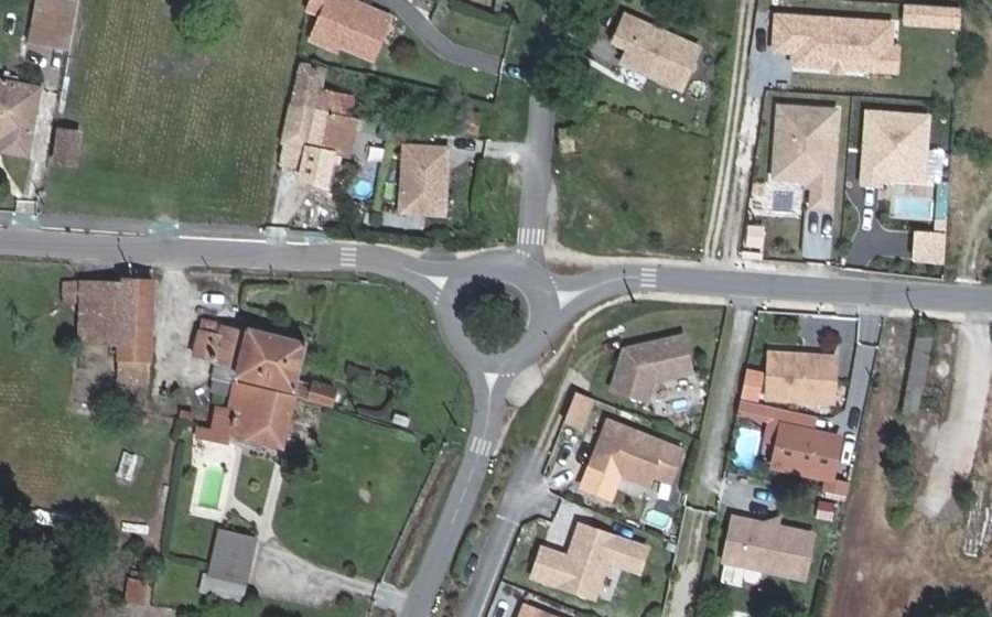 Vue aérienne du Rond-point anonyme n°203021563