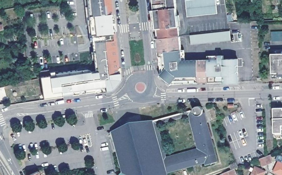 Vue aérienne du Rond-point anonyme n°203054046