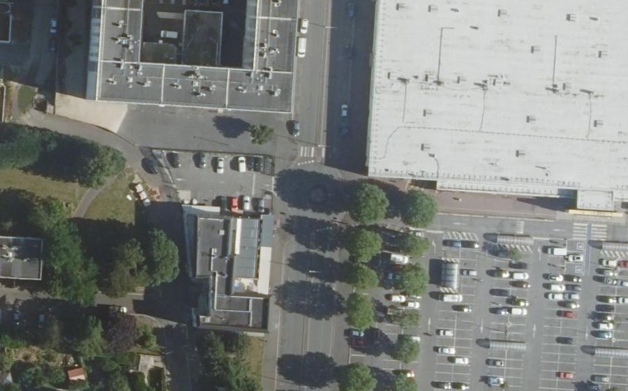 Vue aérienne du Rond-point anonyme n°203098151