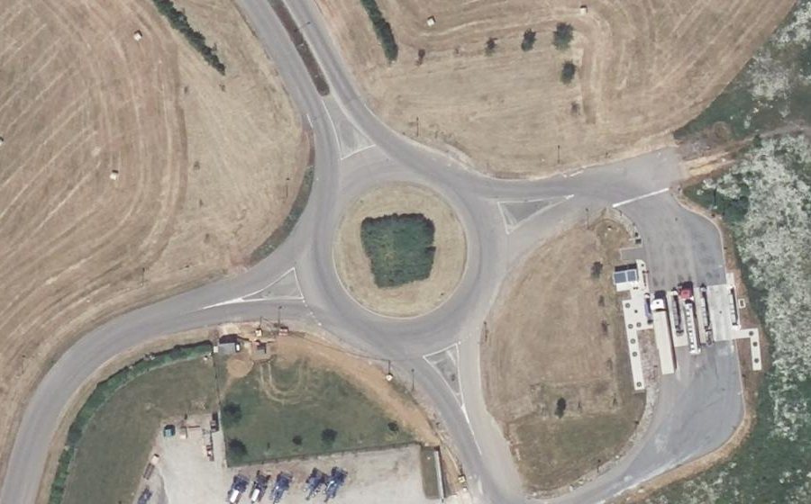 Vue aérienne du Rond-point anonyme n°203133470