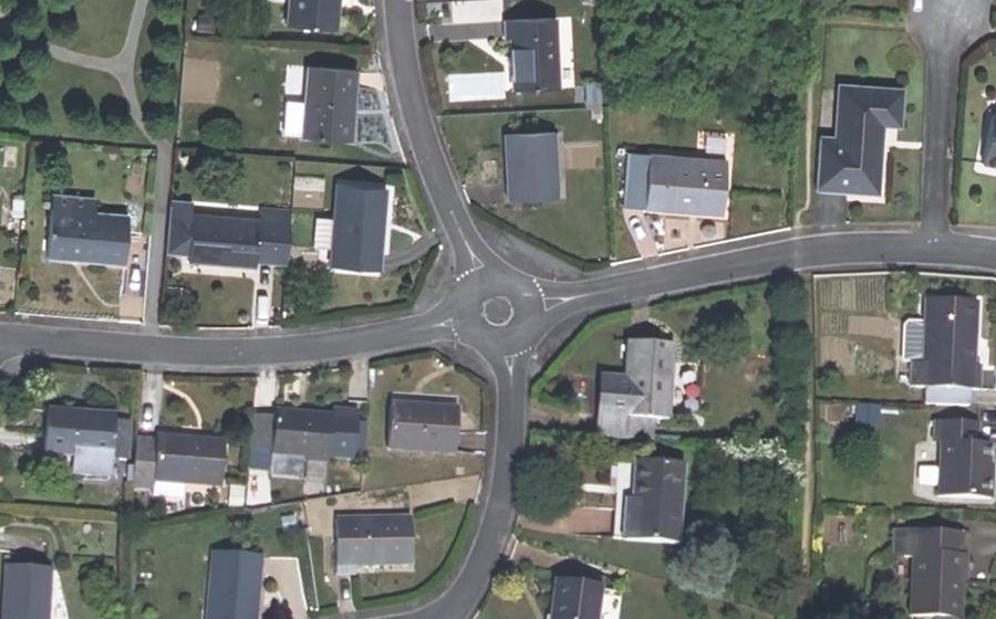 Vue aérienne du Rond-point anonyme n°203168421