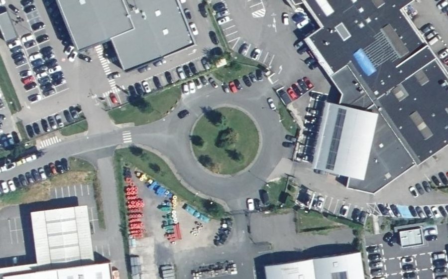 Vue aérienne du Rond-point anonyme n°203253886