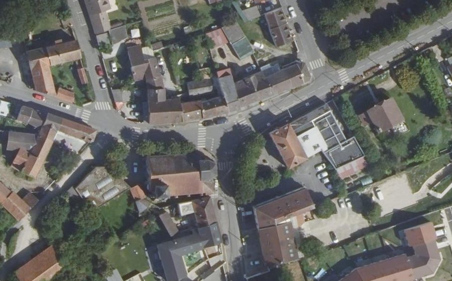 Vue aérienne du Rond-point anonyme n°203406276