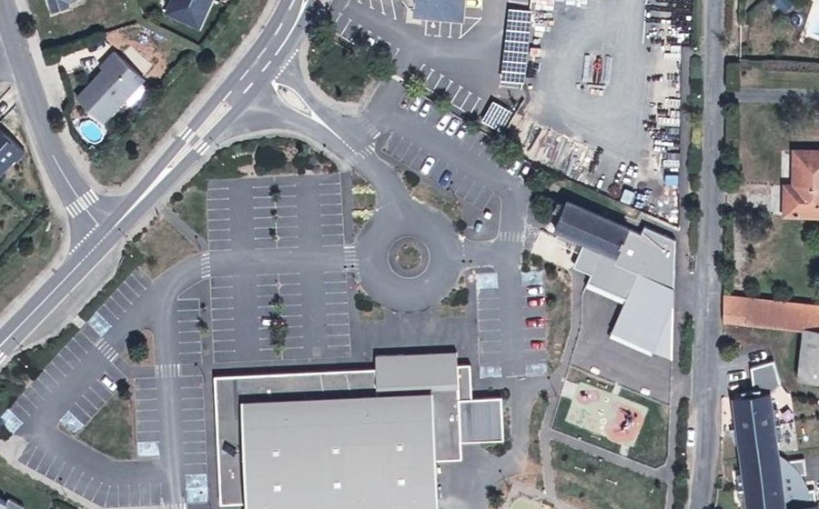 Vue aérienne du Rond-point anonyme n°203419375