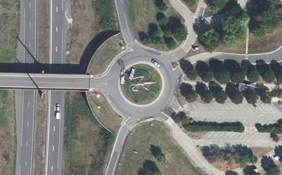 Vue aérienne du Rond-point anonyme n°20345877