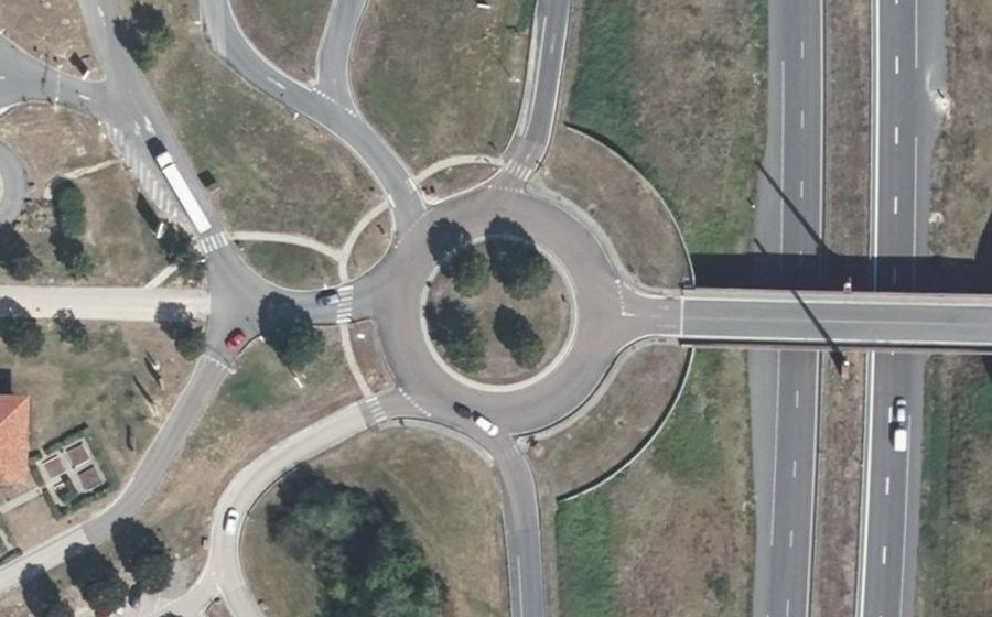 Vue aérienne du Rond-point anonyme n°20345880