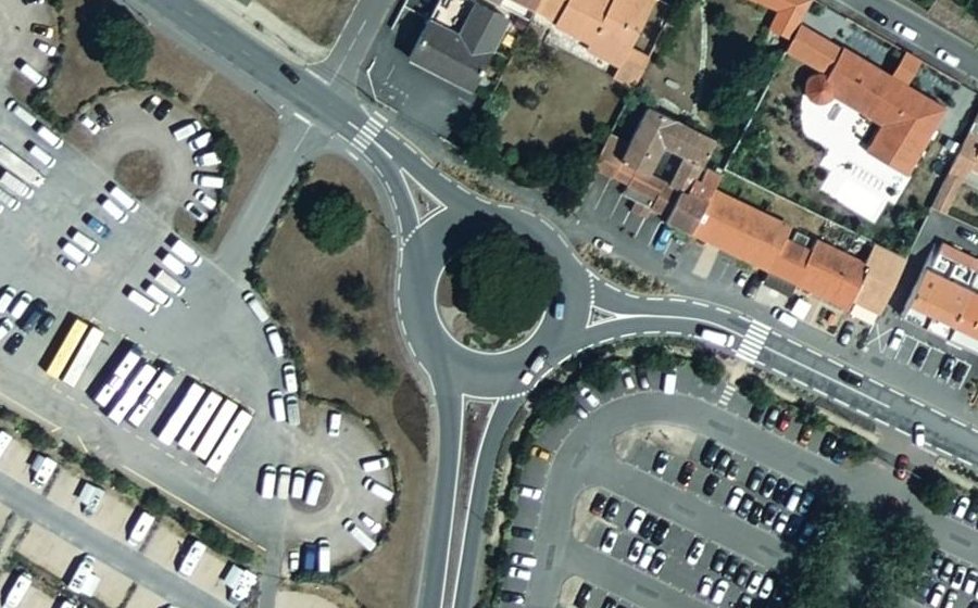 Vue aérienne du Rond-point anonyme n°20348870