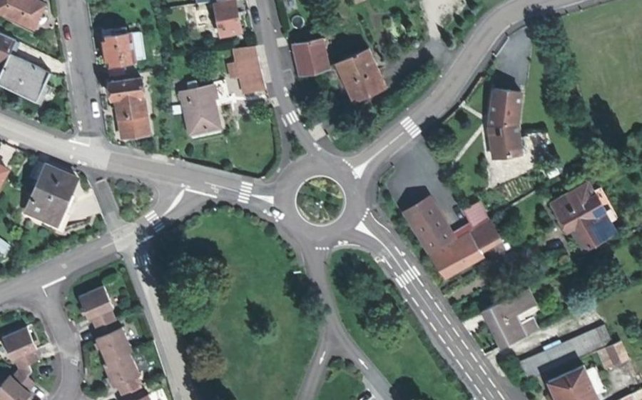 Vue aérienne du Rond-point anonyme n°203493827