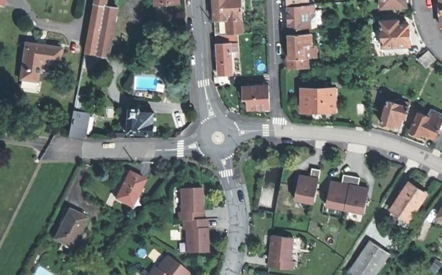 Vue aérienne du Rond-point anonyme n°203493965