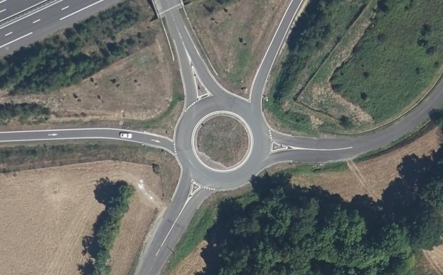 Vue aérienne du Rond-point anonyme n°203522584