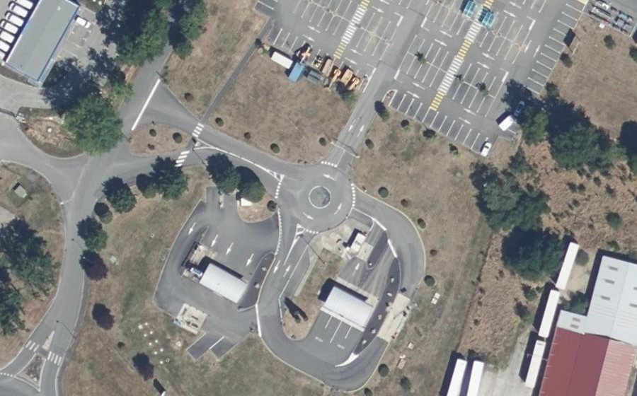 Vue aérienne du Rond-point anonyme n°203522585