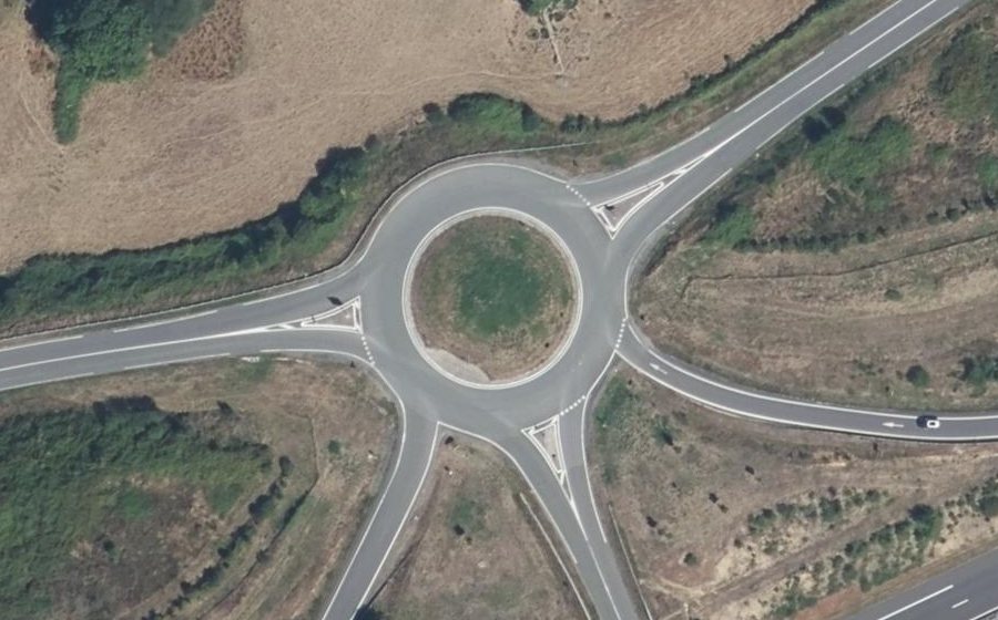 Vue aérienne du Rond-point anonyme n°203522586
