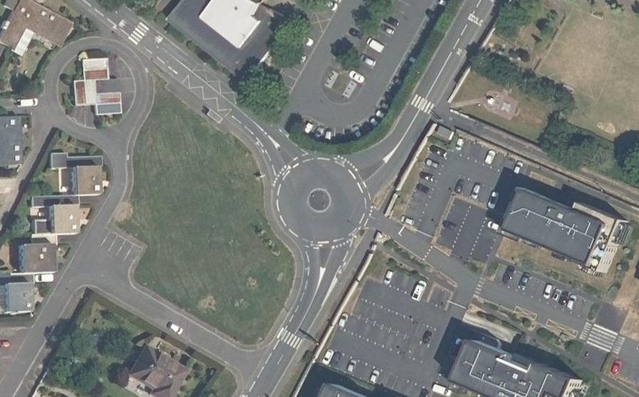 Vue aérienne du Rond-point anonyme n°203529563
