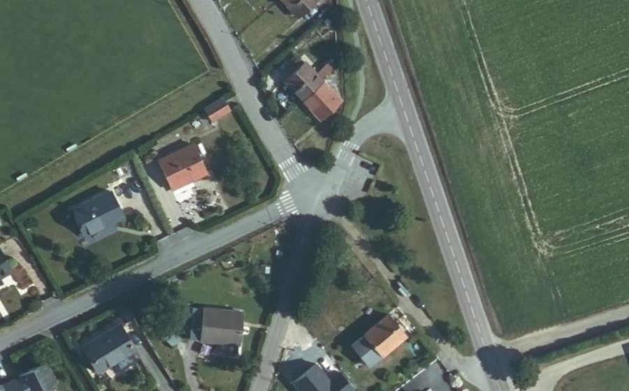 Vue aérienne du Rond-point anonyme n°203530681