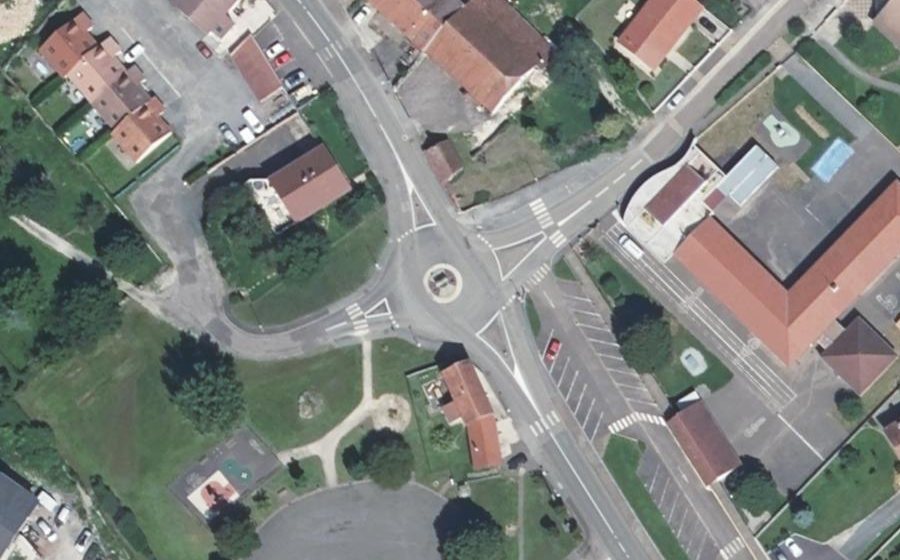Vue aérienne du Rond-point anonyme n°203535578