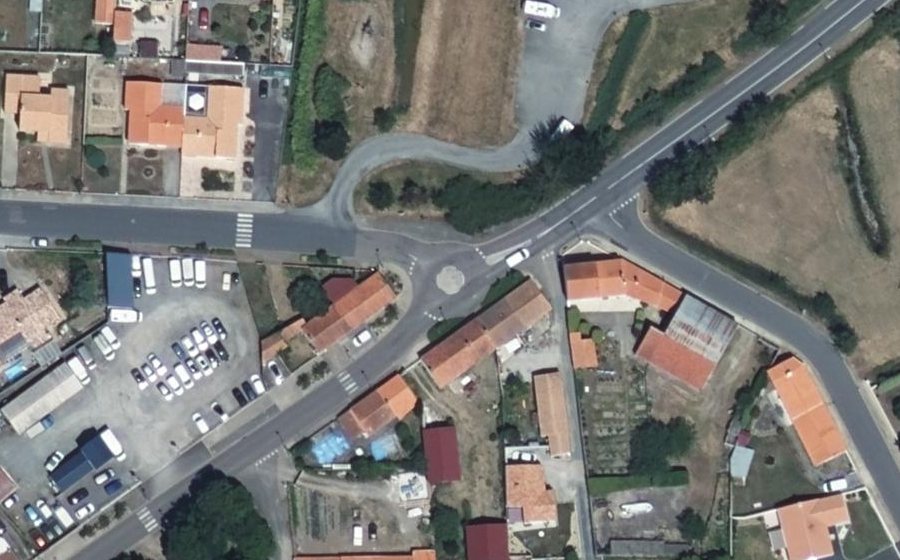 Vue aérienne du Rond-point anonyme n°20354906