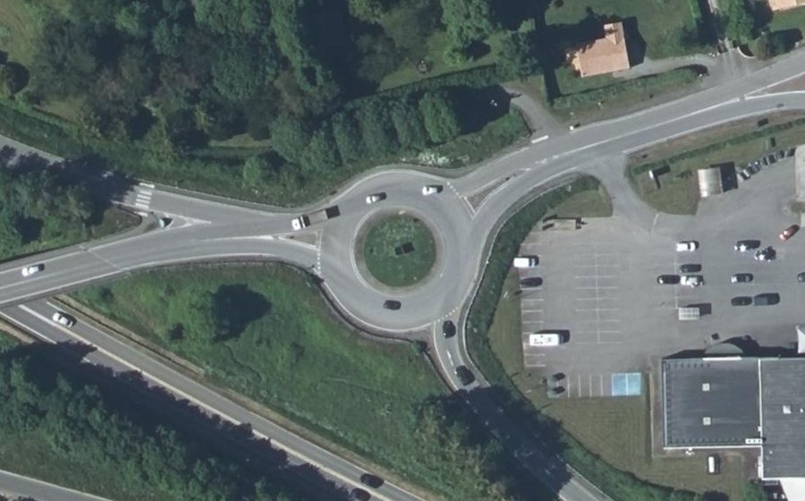 Vue aérienne du Rond-point anonyme n°20356114