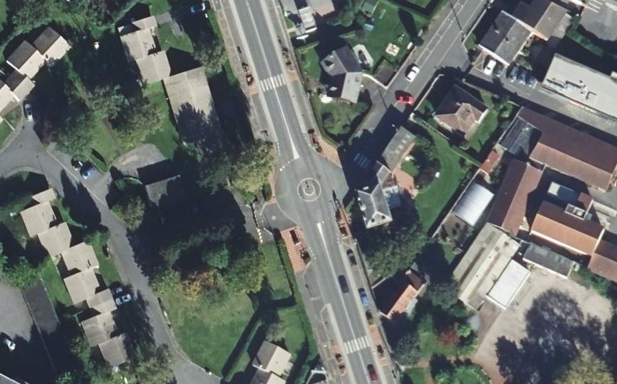 Vue aérienne du Rond-point anonyme n°203570216