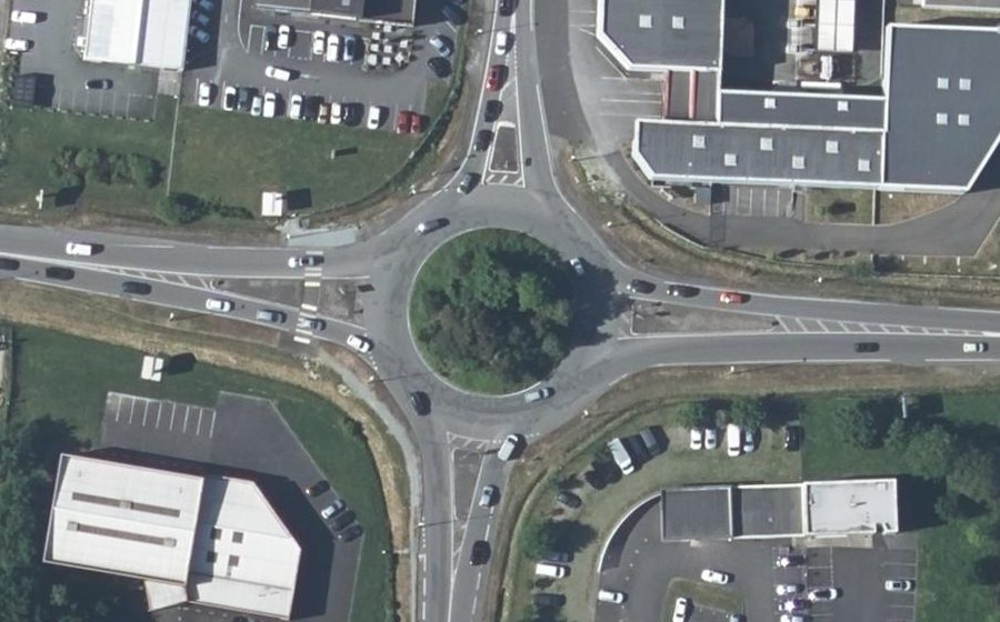 Vue aérienne du Rond-point anonyme n°20357615