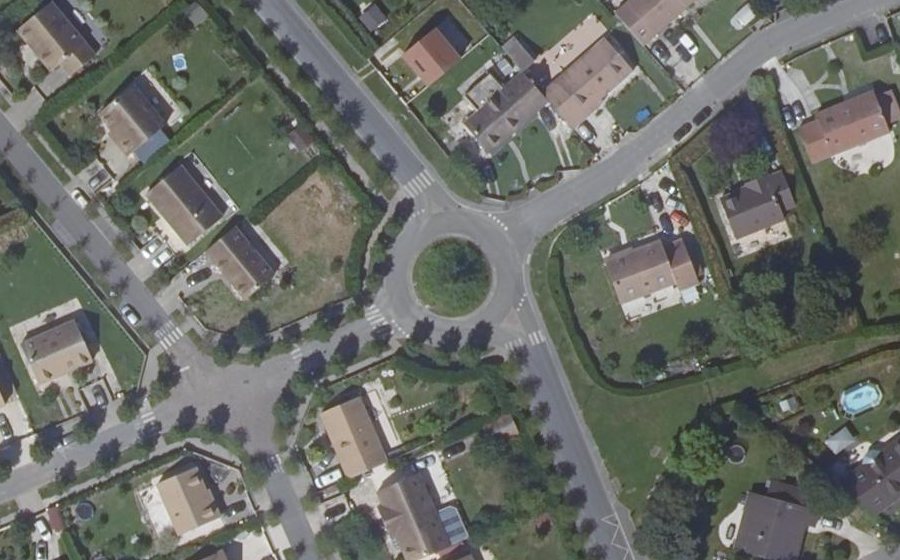 Vue aérienne du Rond-point anonyme n°203633043