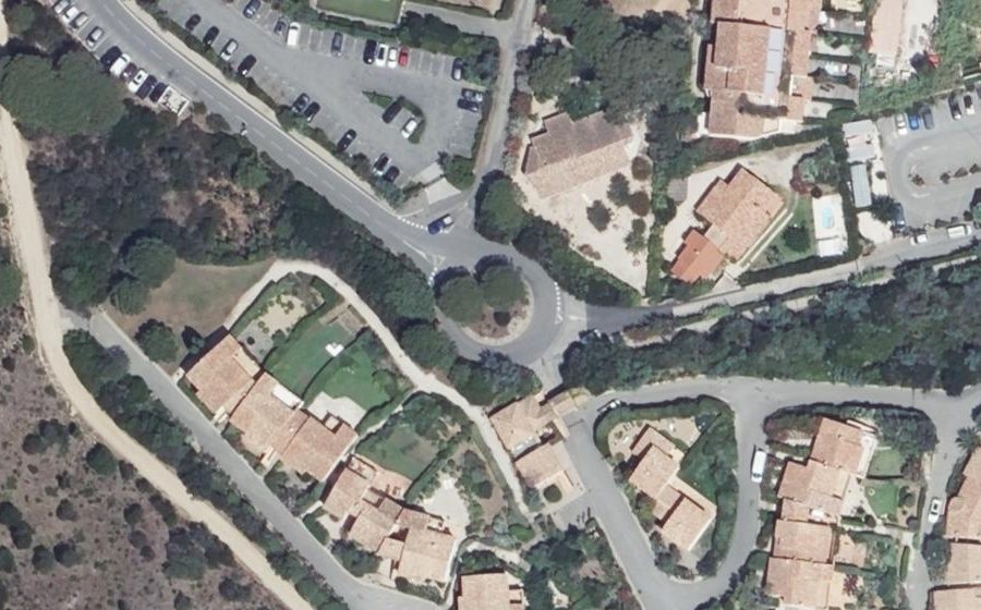 Vue aérienne du Rond-point anonyme n°203857760