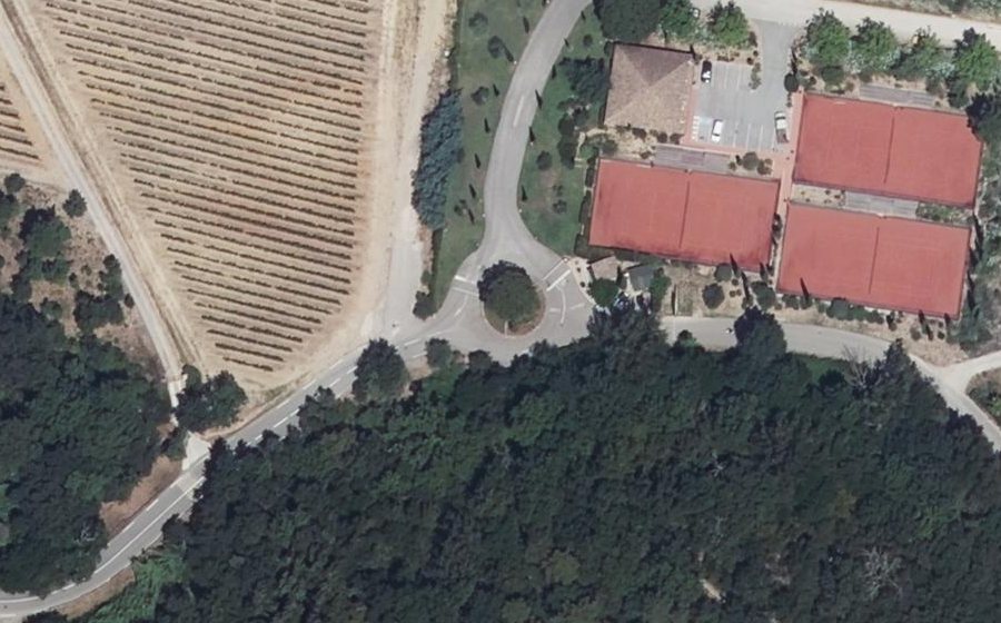 Vue aérienne du Rond-point anonyme n°203879523