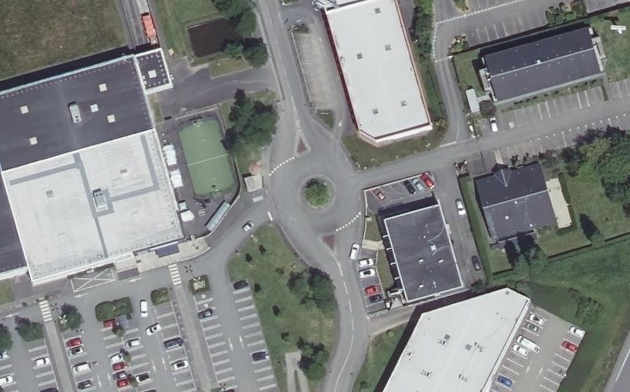 Vue aérienne du Rond-point anonyme n°203882549