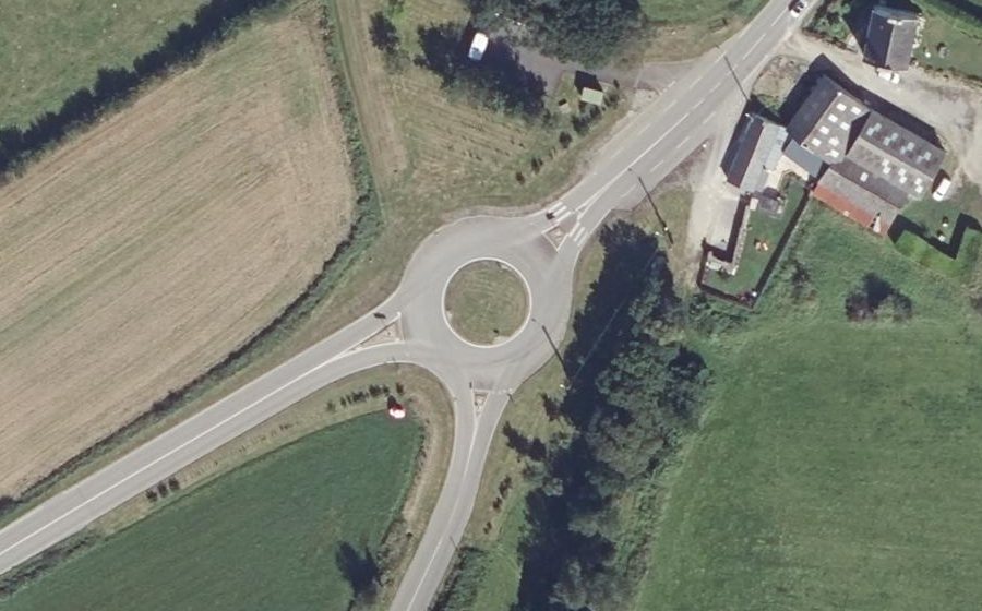 Vue aérienne du Rond-point anonyme n°203915303