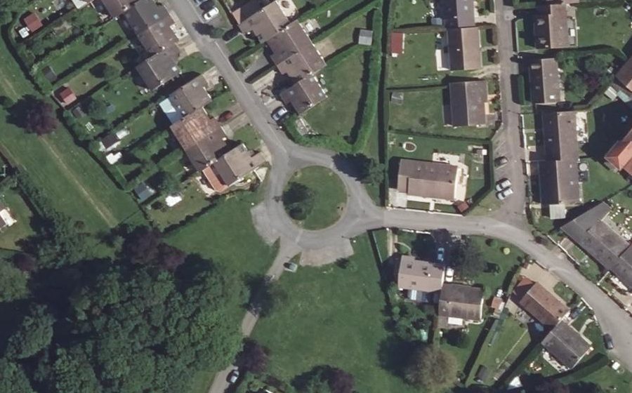 Vue aérienne du Rond-point anonyme n°203956599