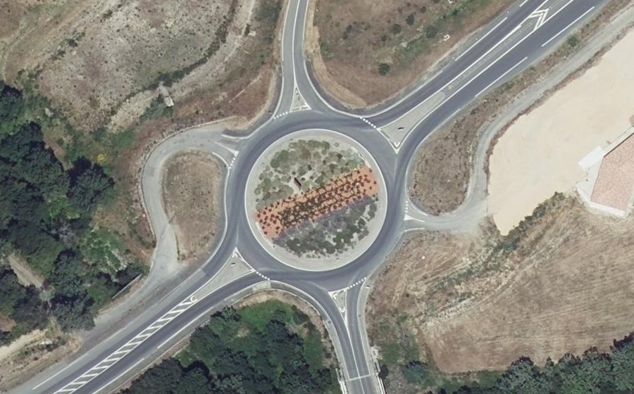Vue aérienne du Rond-point anonyme n°203973639