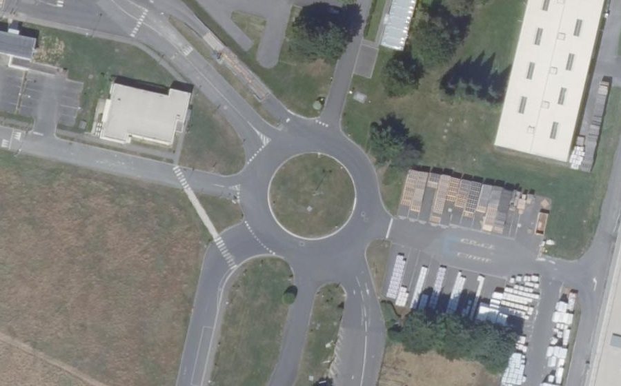 Vue aérienne du Rond-point anonyme n°204006511