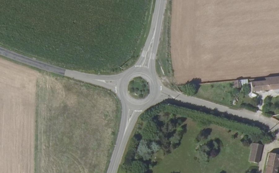 Vue aérienne du Rond-point anonyme n°204041310