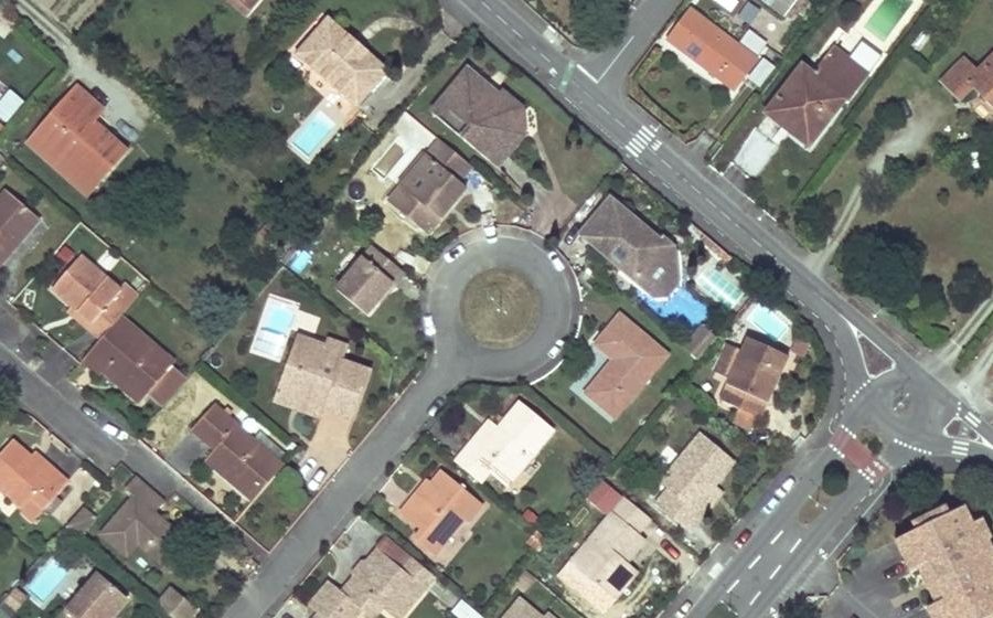 Vue aérienne du Rond-point anonyme n°204051158