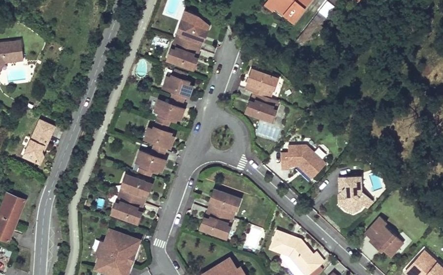 Vue aérienne du Rond-point anonyme n°204114576