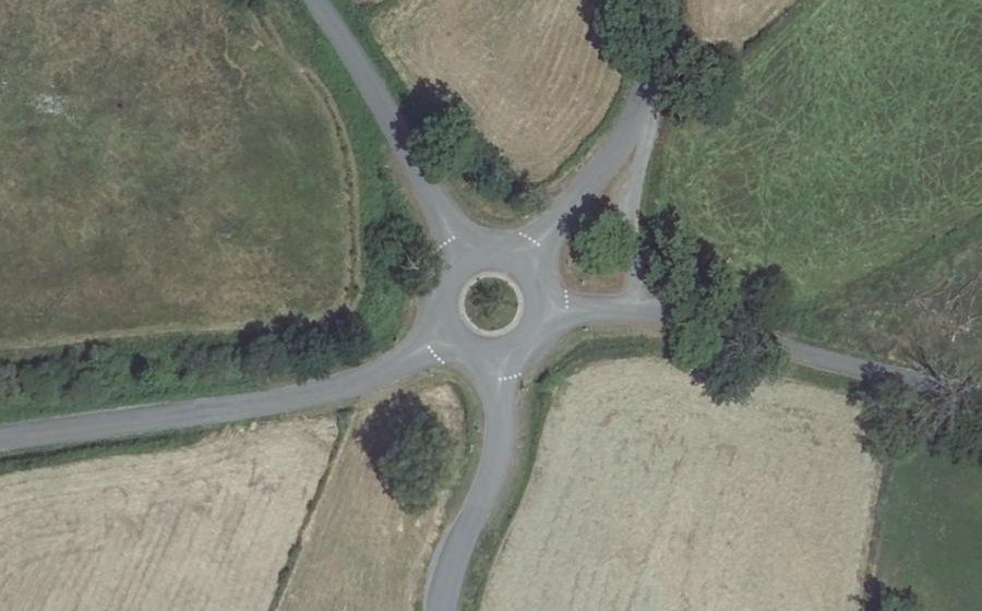 Vue aérienne du Rond-point anonyme n°204156537