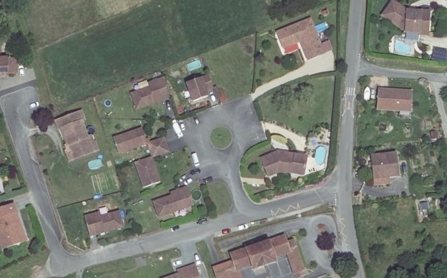 Vue aérienne du Rond-point anonyme n°204157977