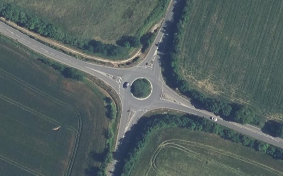 Vue aérienne du Rond-point anonyme n°204160332