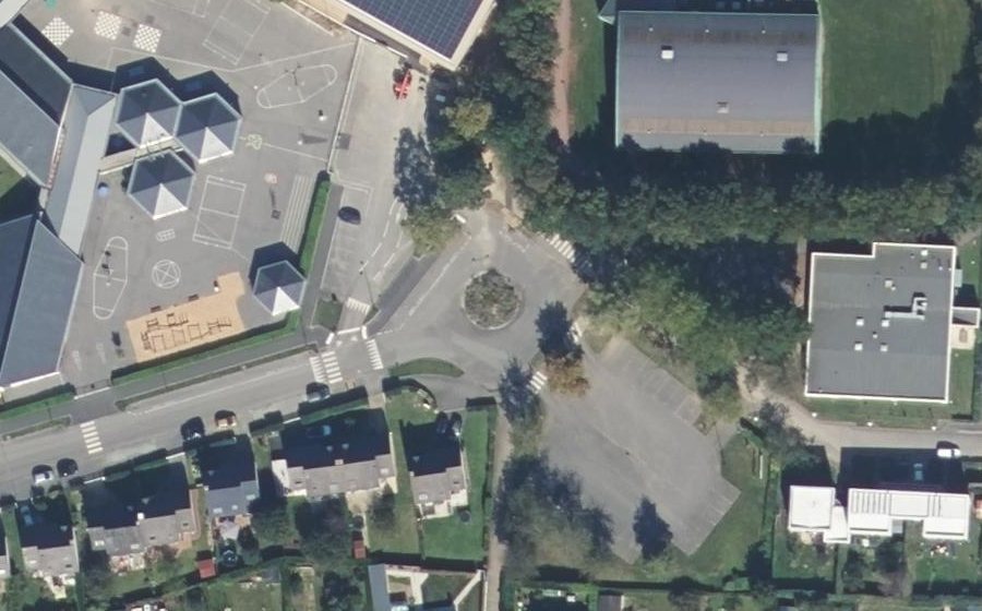 Vue aérienne du Rond-point anonyme n°204177985