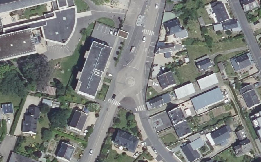 Vue aérienne du Rond-point anonyme n°204235526