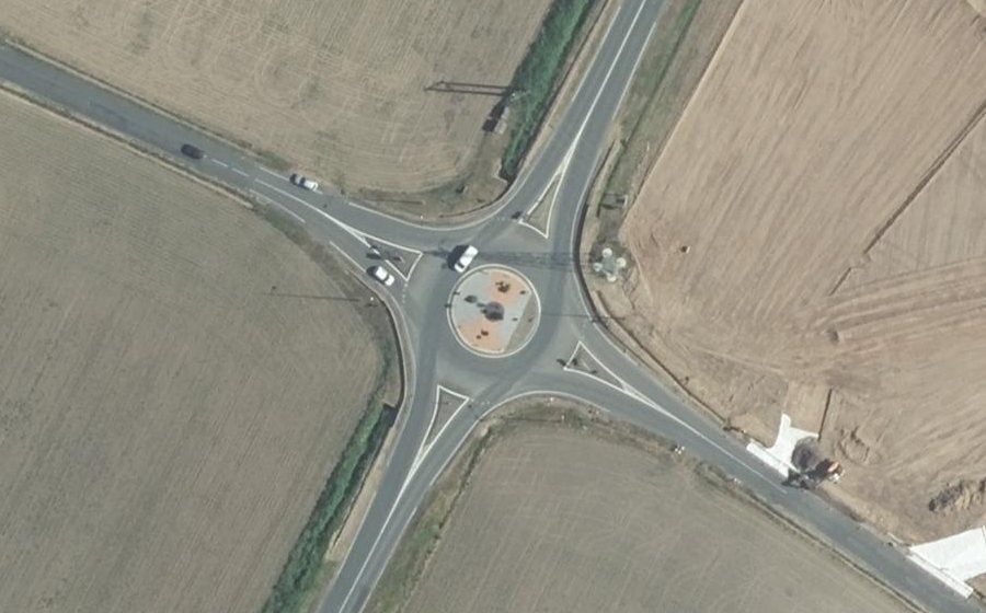 Vue aérienne du Rond-point anonyme n°204251332