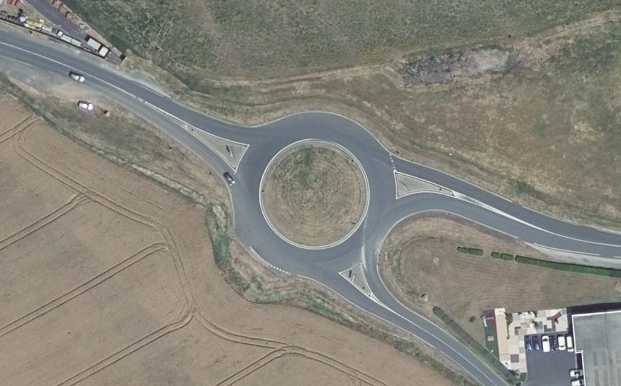 Vue aérienne du Rond-point anonyme n°204252459