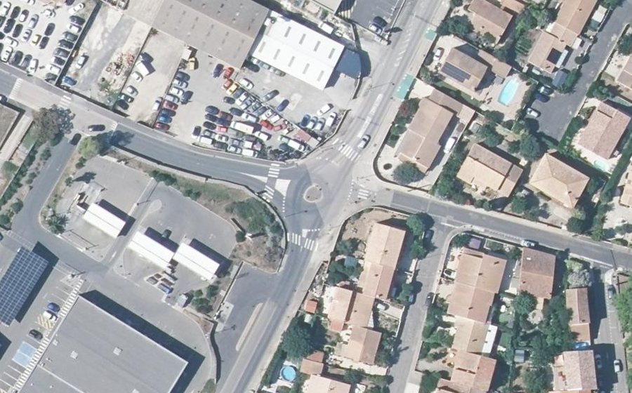 Vue aérienne du Rond-point anonyme n°204256072