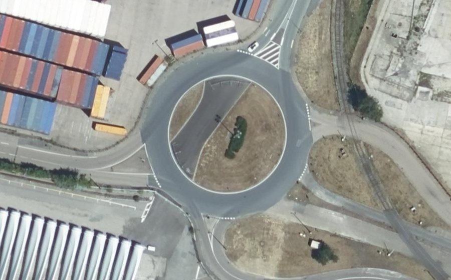 Vue aérienne du Rond-point anonyme n°204366639
